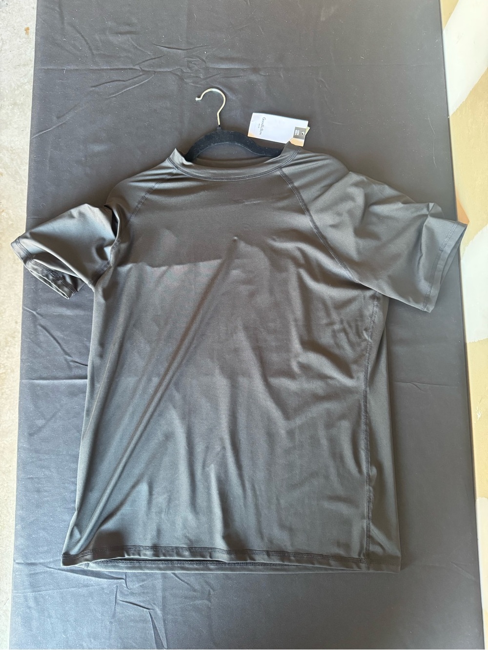 NWT Goodfellow & Co Men's Large Short Sleeve Rashguard Swim Shirt Ebony Black